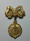 084  เหรียญกะไหล่ทองติดโบว์ สมเด็จพระเจ้าพรหมมหาราช – หลวงพ่อบุญเย็น จ.เชียงใหม่
